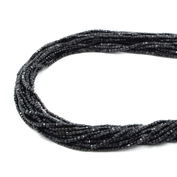 Tormalina Nera fili cubi sfaccettati 2mm