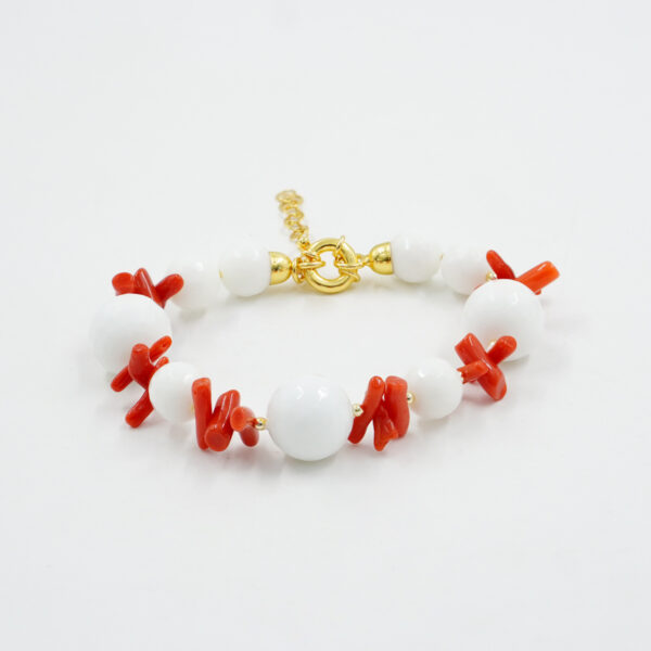 Bracciale in agata bianca, corallo, chiusura in argento dorato - BRA2199