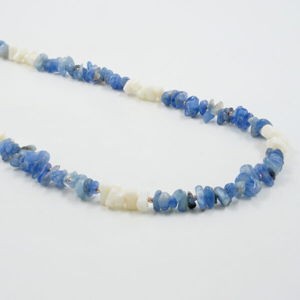 Collana in cianite, corallo bianco, chiusura in argento rosè - COL2616