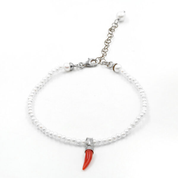 Bracciale in perle, cornetto corallo, chiusura argento rodiato - BRA2384