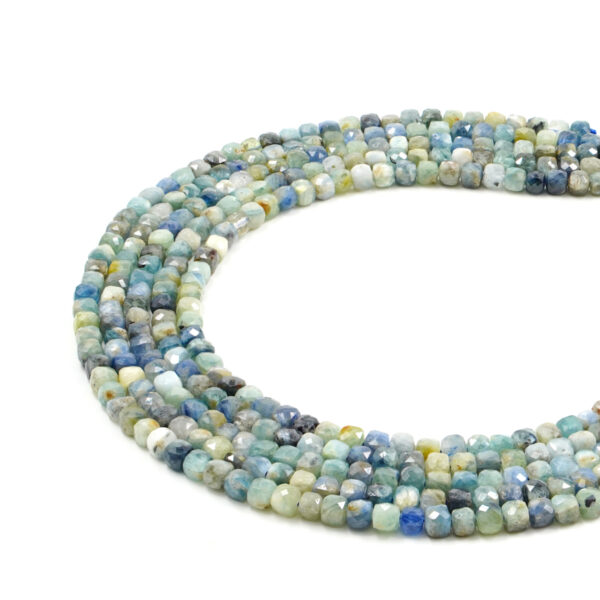 Cianite fili cubi sfaccettati 5mm - CNT152