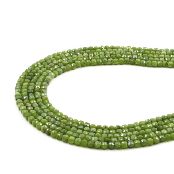 Giada Canadese fili cubi sfaccettati 4mm - GAC16