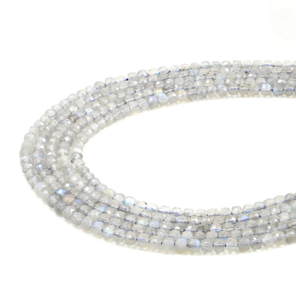 Labradorite fili cubi sfaccettati 4mm - LAB119