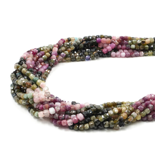 Tormalina fili cubi sfaccettati 4mm - TORM59