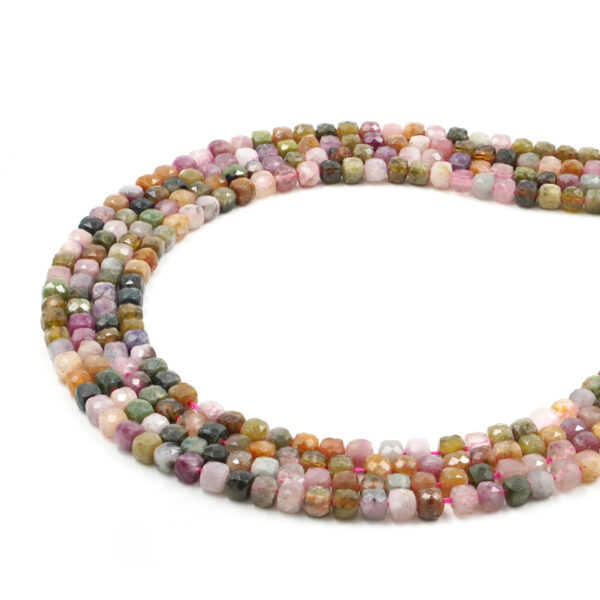 Tormalina fili cubi sfaccettati 5mm - TORM68