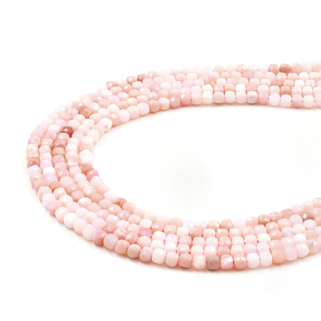 Opale rosa: significato e propriet&agrave; di questa pietra